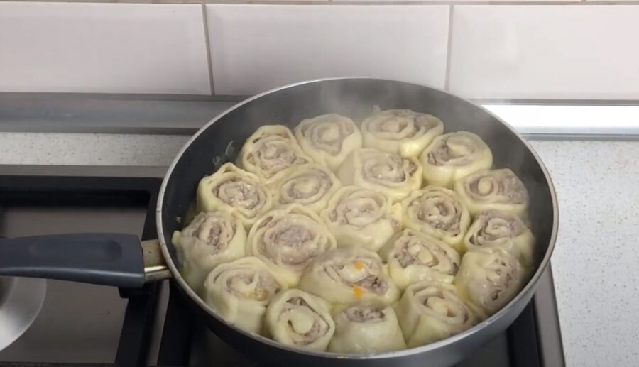 Ліниві пельмені на сковороді зі смачною підсмажкою
