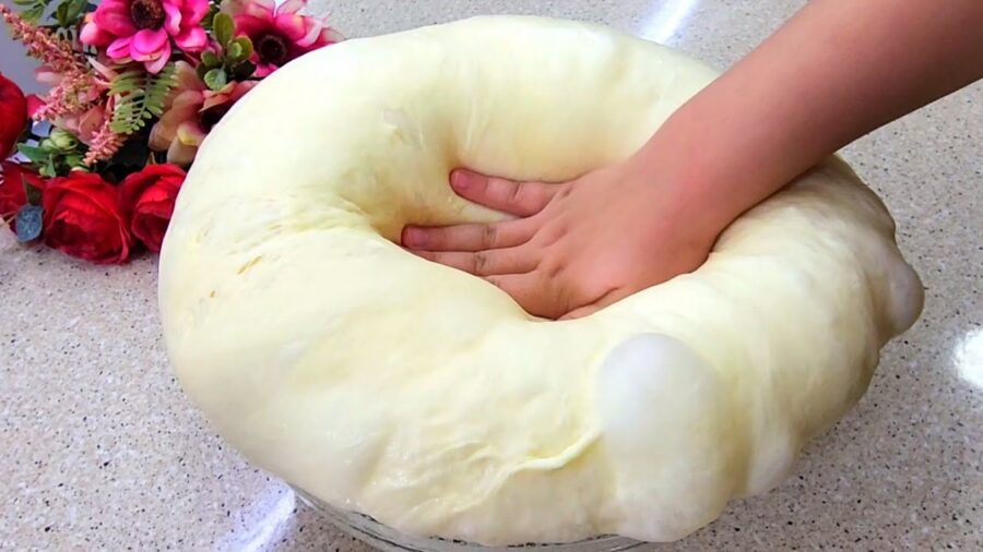 Простий рецепт ідеального тіста для пиріжків і булочок від знавців