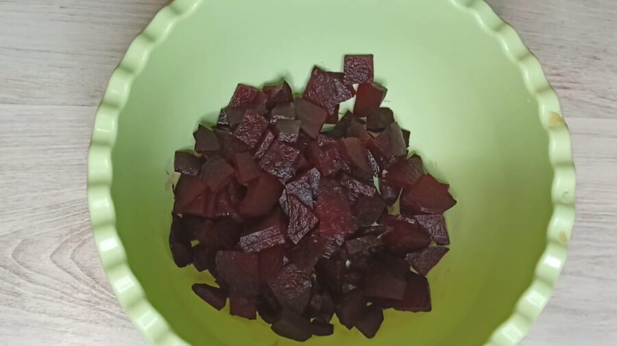 Ріжемо буряк пластинками