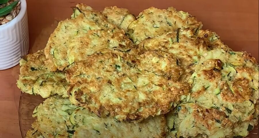 Смачні кабачкові оладки з вівсяними пластівцями