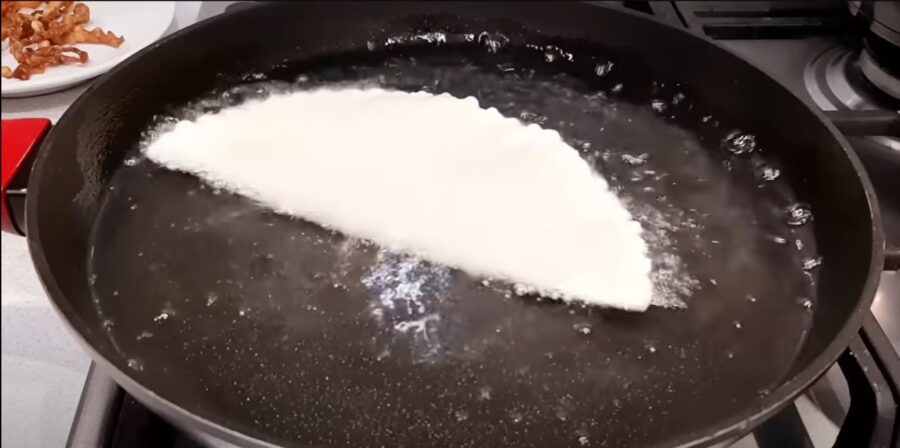 Соковитий чебурек на окропі