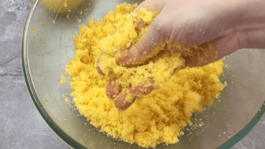 Перетираємо цедру із цукром