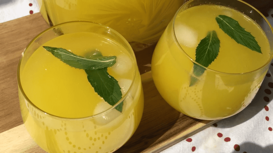 Прикрашаємо напій листочками м'яти