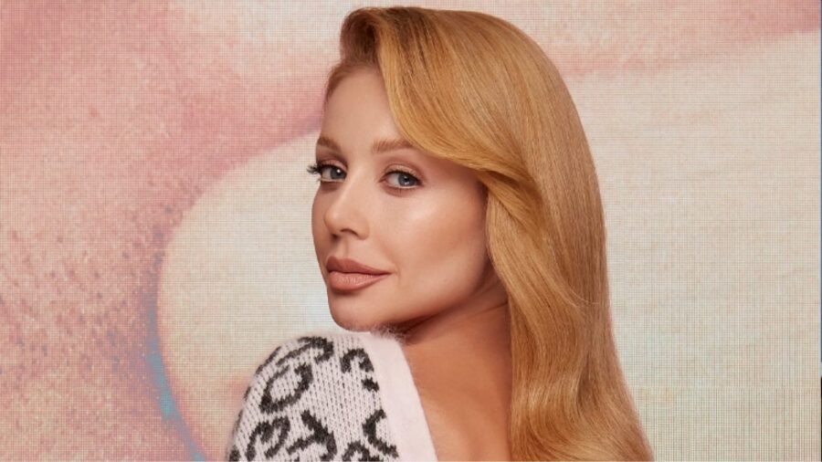 Тіна Кароль показала багатий урожай яблук у своєму саду