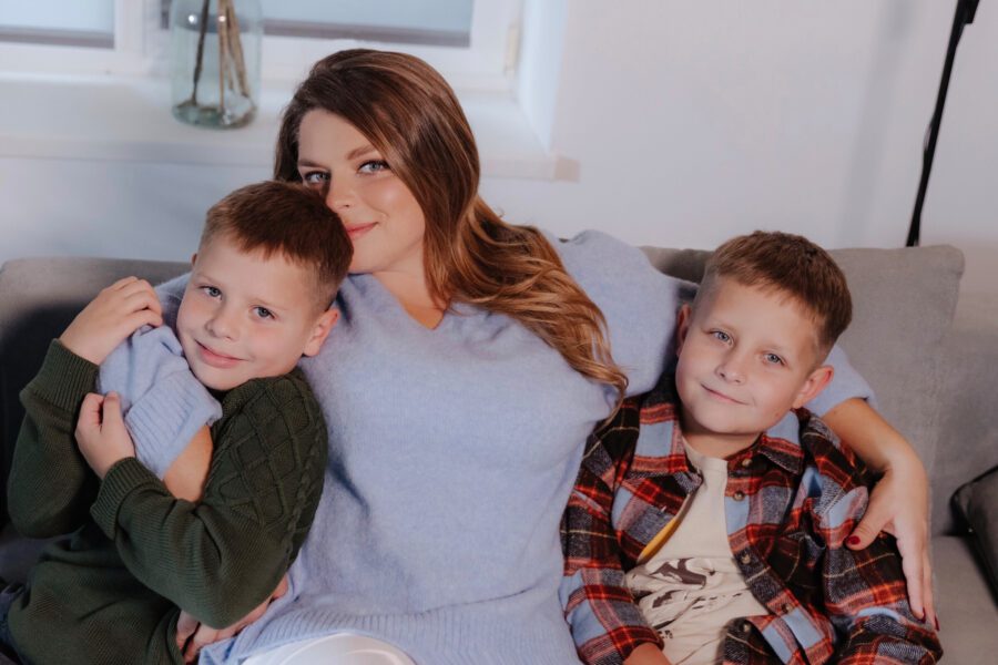 Неля Шовкопляс та її двійнята