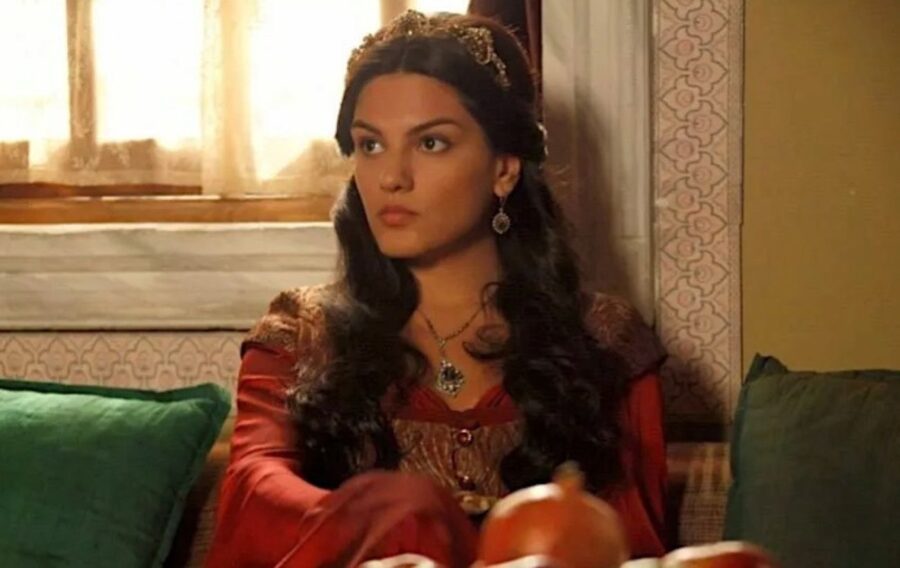 Як виглядала остання фаворитка султана Сулеймана Назенін Хатун у серіалі Величне століття