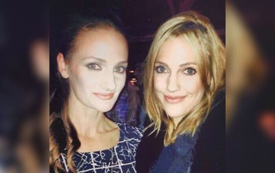 Мер'єм Узерлі з Величного століття зі своєю старшою сестрою Джанан Узерлі