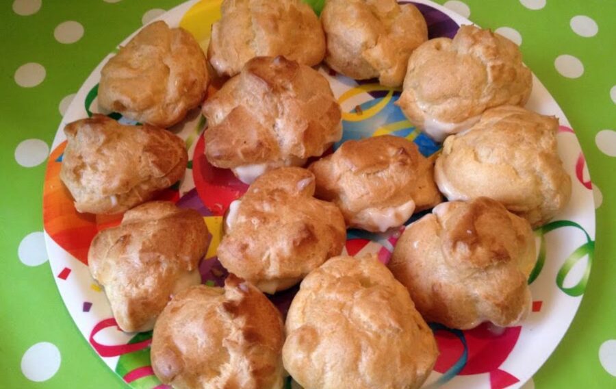 Як швидко та просто приготувати еклери у домашніх умовах