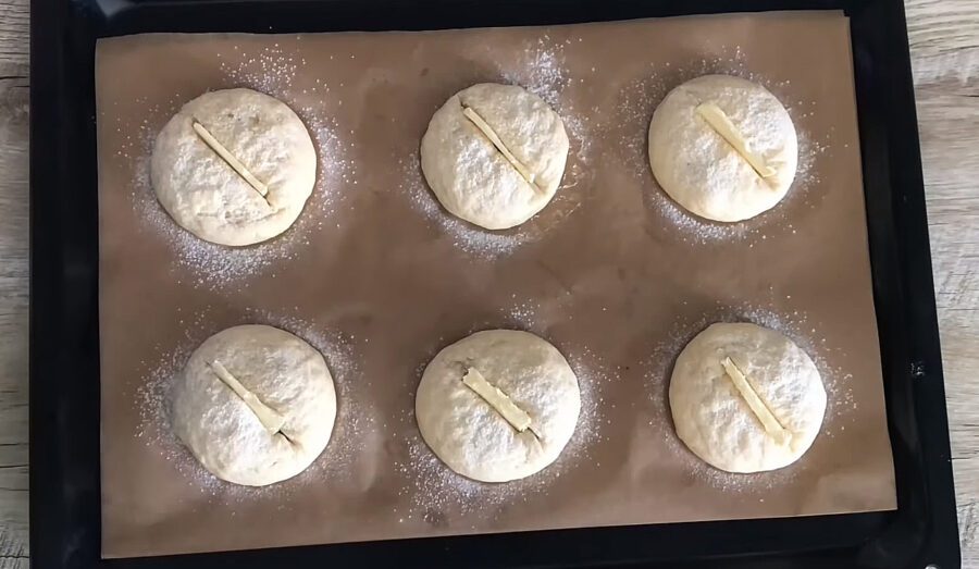 На сніданок випікаю булочки з маслом: тісто без яєць на молоці