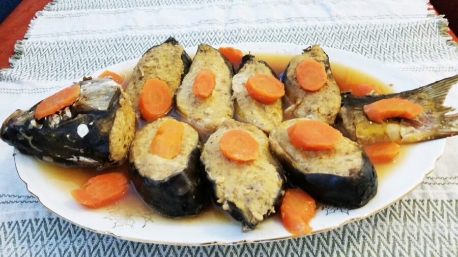 Як приготувати смачну фаршировану рибу за єврейським рецептом
