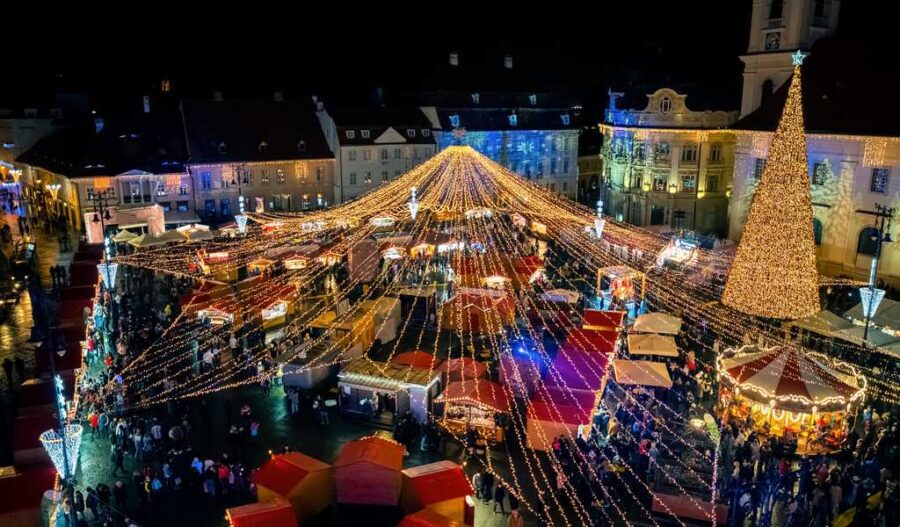 Різдвяний ярмарок на головній площі міста