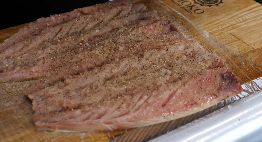 Більше рибу не смажу і не запікаю. Геніальний рецепт скумбрії: рулет з овочами