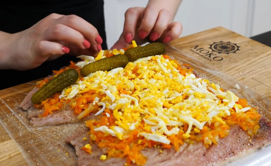 Більше рибу не смажу і не запікаю. Геніальний рецепт скумбрії: рулет з овочами