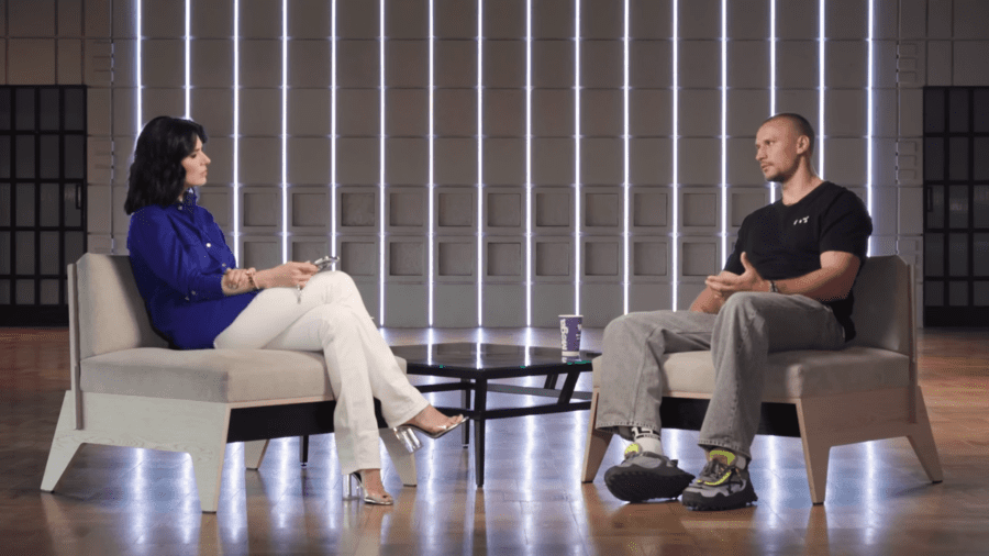 Тарас Цимбалюк дає інтерв'ю Марії Єфросиніній