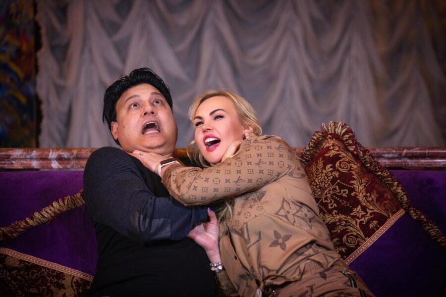 Камалія неодноразово розповідала про те, що її чоловік Мохаммад Захур робить їй чимало презентів