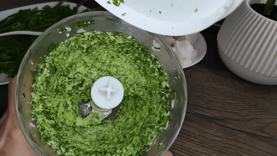 Рецепт простої, але дуже смачної намазки на хліб з сала