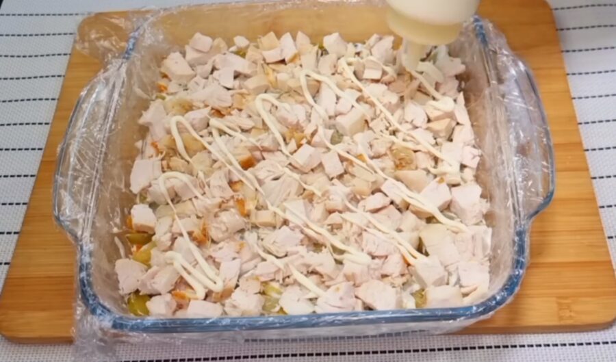 Рецепт смачного і ефектного салату з куркою і буряком