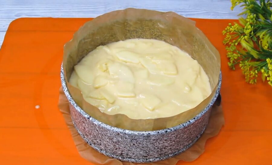 Рецепт вершкового яблучного пирога за лічені хвилини