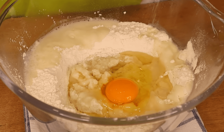 Універсальне тісто для вареників, чебуреків та пельменів