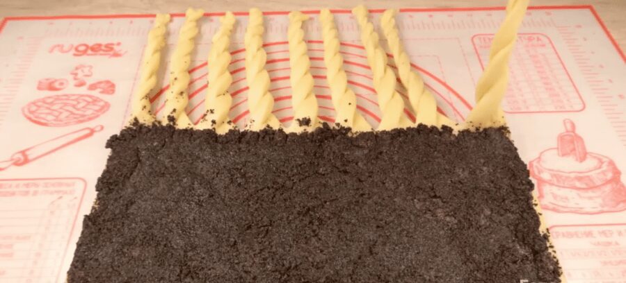 Рецепт м'якого і пухкого макового рулету: багато начинки і смачне тісто