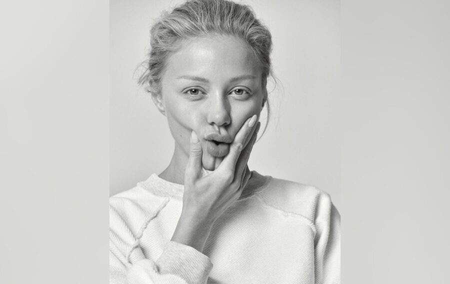 Відома українська співачка Тіна Кароль знялась у цікавій фотосесії в трендовому образі