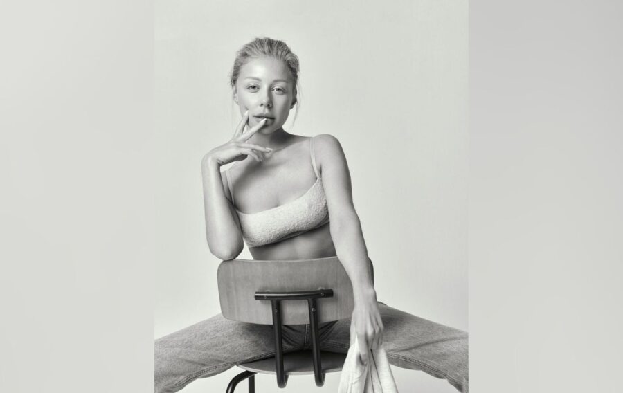 Відома українська співачка Тіна Кароль знялась у цікавій фотосесії в трендовому образі