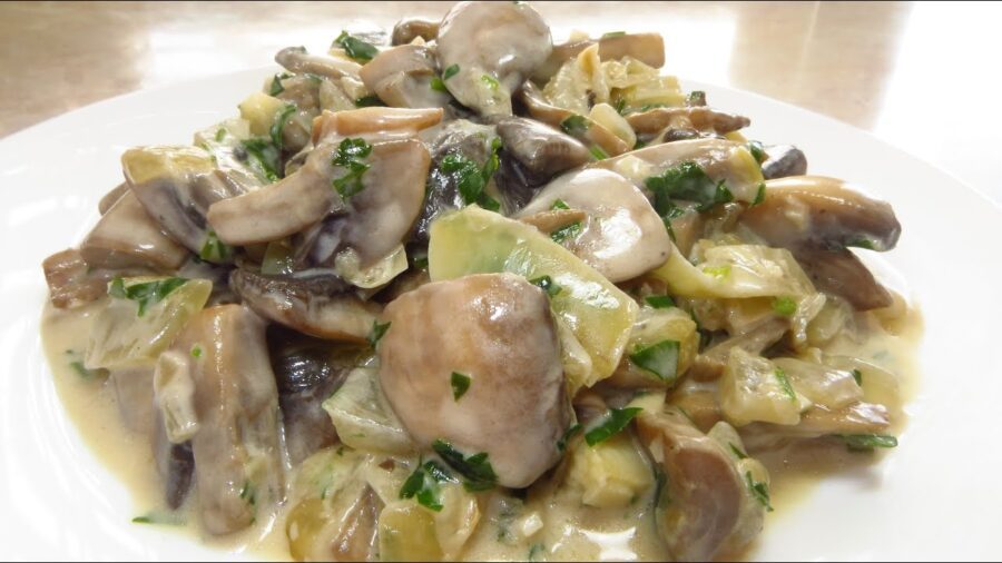 Кулінари поділились простим рецептом дуже смачної закуски з печерицями та маслом