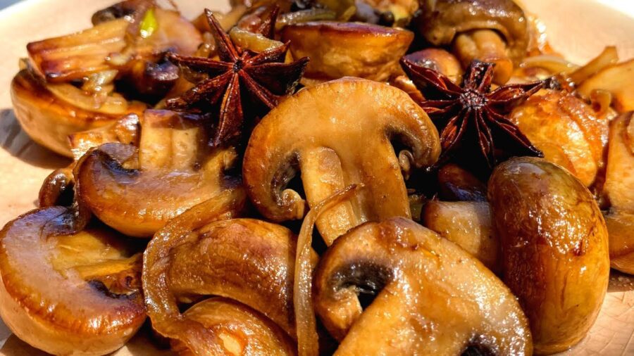 Кулінари поділились простим рецептом смачних тостів із печерицями та вершковим маслом