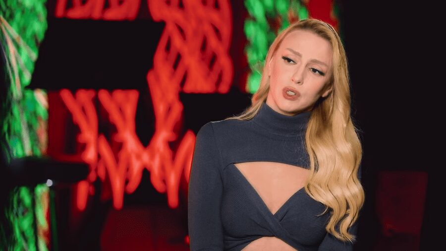 Оля Полякова