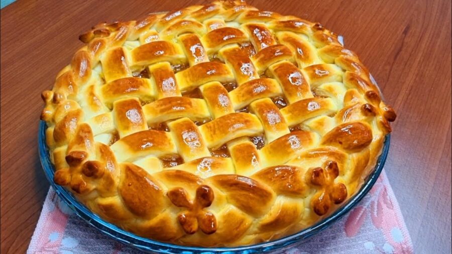 Кулінари розповіли про основні тонкощі та секрети приготування пирога за простим рецептом