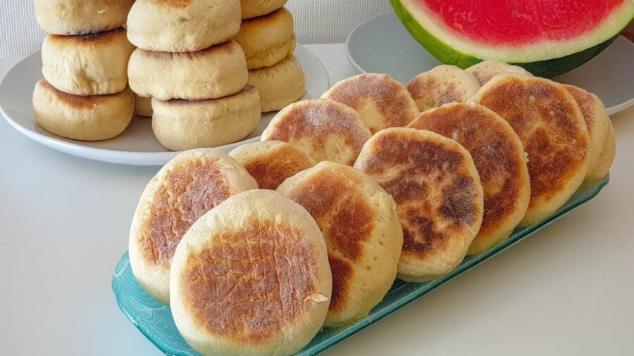 Кулінари поділились простим і дуже смачним рецептом коржиків замість хліба