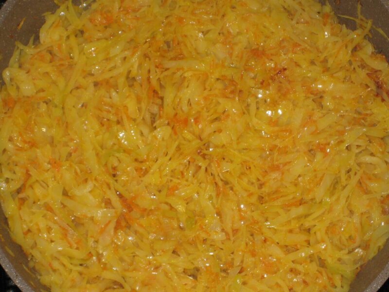 Як правильно смажити звичайну капусту, щоб вона виходила смачною та соковитою