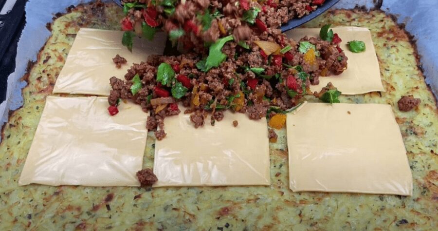 Викладіть сир і начинку