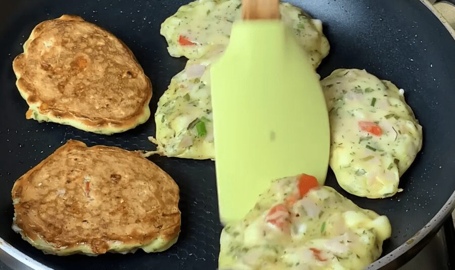 Рецепт солоних оладок із шинкою та сиром на сніданок за 5 хвилин