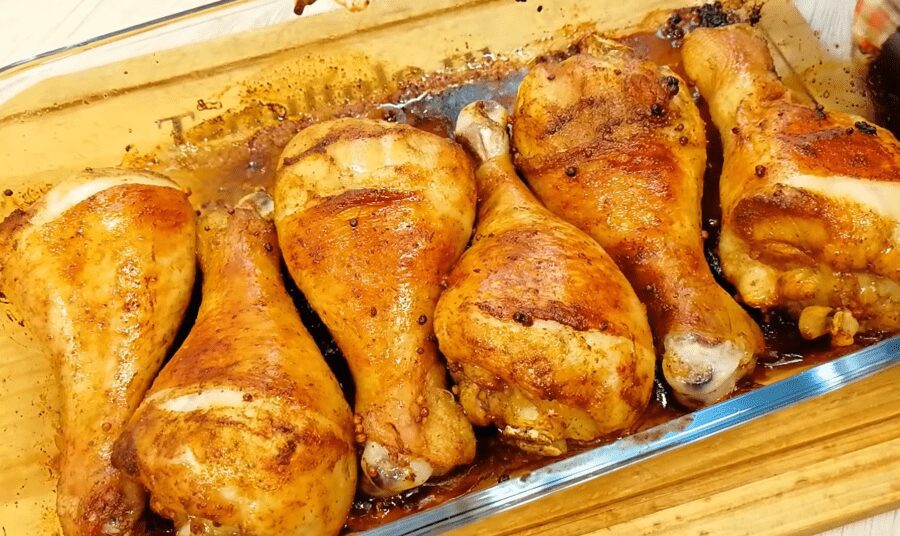 Рецепт смачного і  ситного салату з куркою, грибами і горіхами