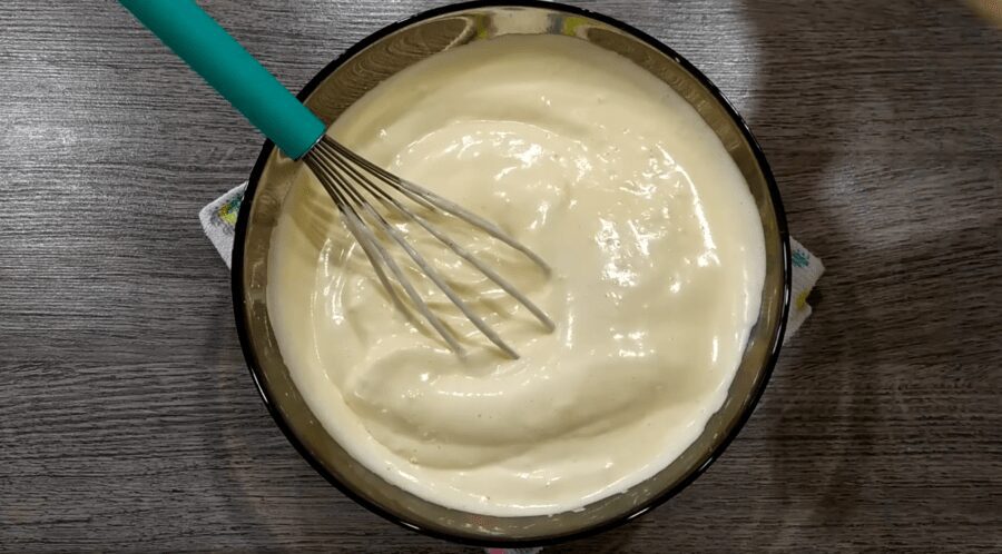 Рецепт святкового яблучного торта, який тане у роті