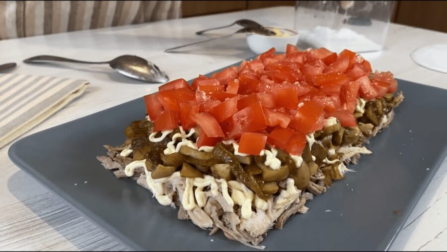 Рецепт ситного і ніжного м'ясного салату