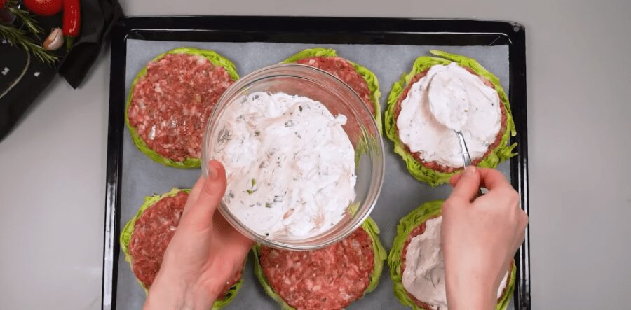 Рецепт запечених стейків з капусти з м'ясним фаршем