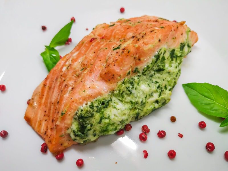 Кулінари розповіли, як приготувати горбушу смачно та без зайвого клопоту – простий рецепт