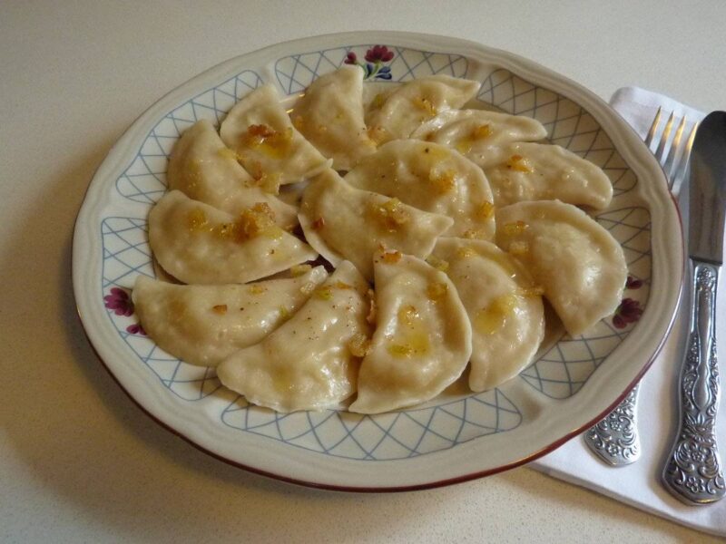 Кулінари назвали незвичайну, але дуже смачну універсальну начинку для млинців, вареників і пиріжків