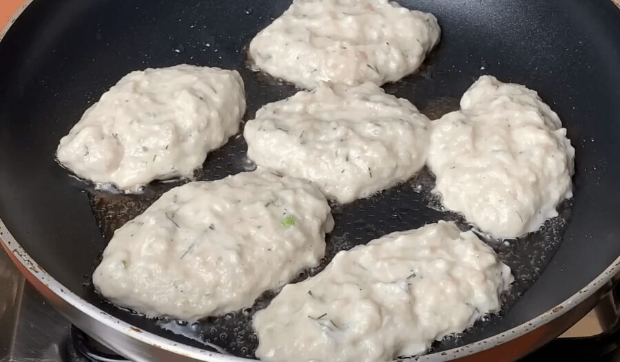 Рецепт соковитих і ніжних м'ясних оладок на кефірі