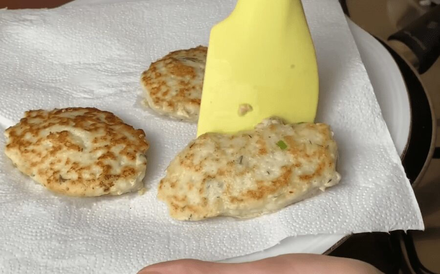 Рецепт соковитих і ніжних м'ясних оладок на кефірі