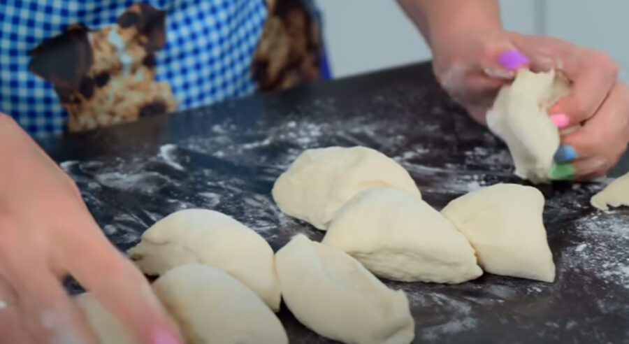 Рецепт соковитих біляшів без замісу тіста