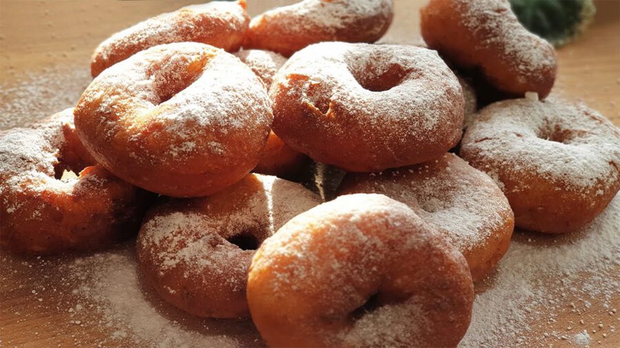 Рецепт пухких бубликів з сиру та яблук