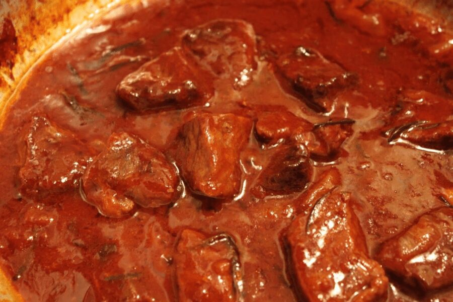 Кулінари розповіли, як приготувати смачну підливку до будь-якого гарніру за лічені хвилини без клопоту