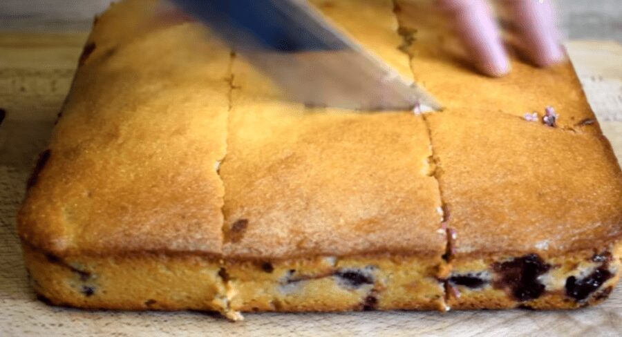 Рецепт ніжного і пухкого пирога з ягодами 4 склянки