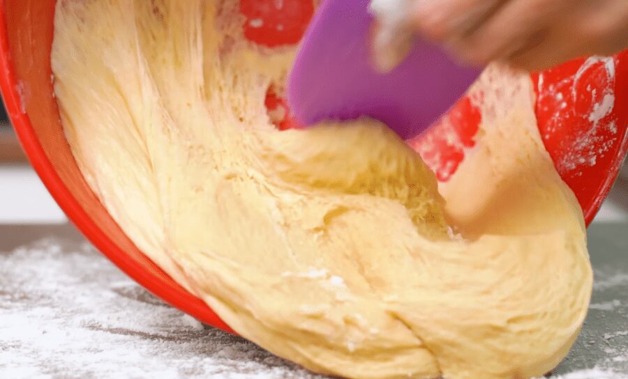 Рецепт пухких і ніжних булочок Сінабонів з корицею та кремом