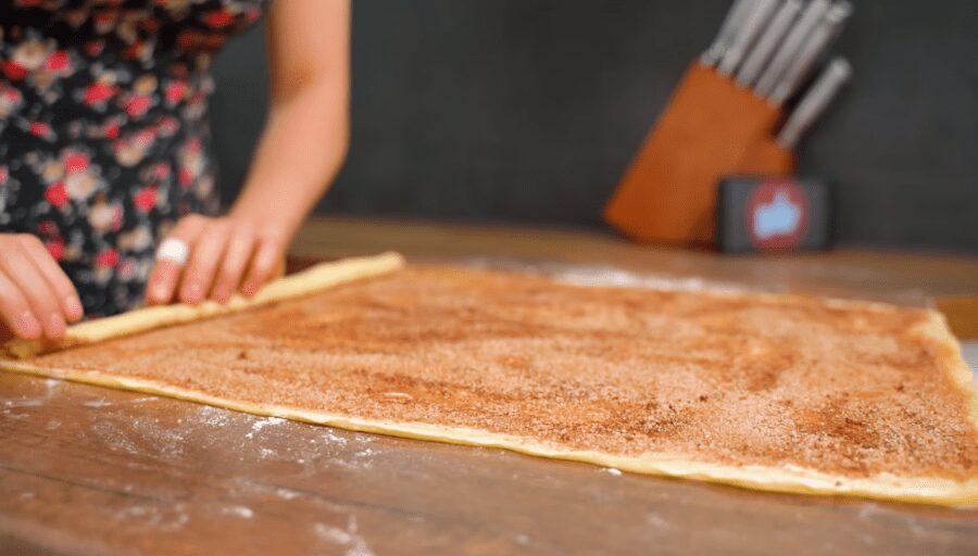 Рецепт пухких і ніжних булочок Сінабонів з корицею та кремом