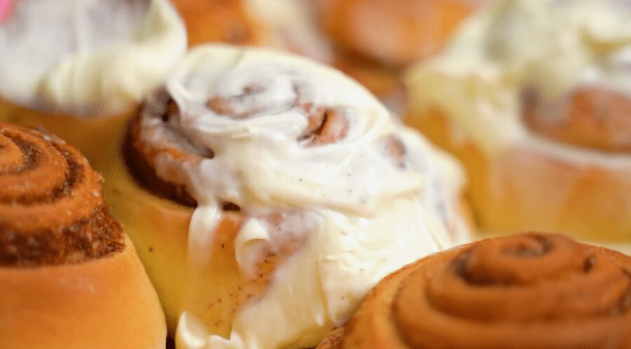 Рецепт пухких і ніжних булочок Сінабонів з корицею та кремом