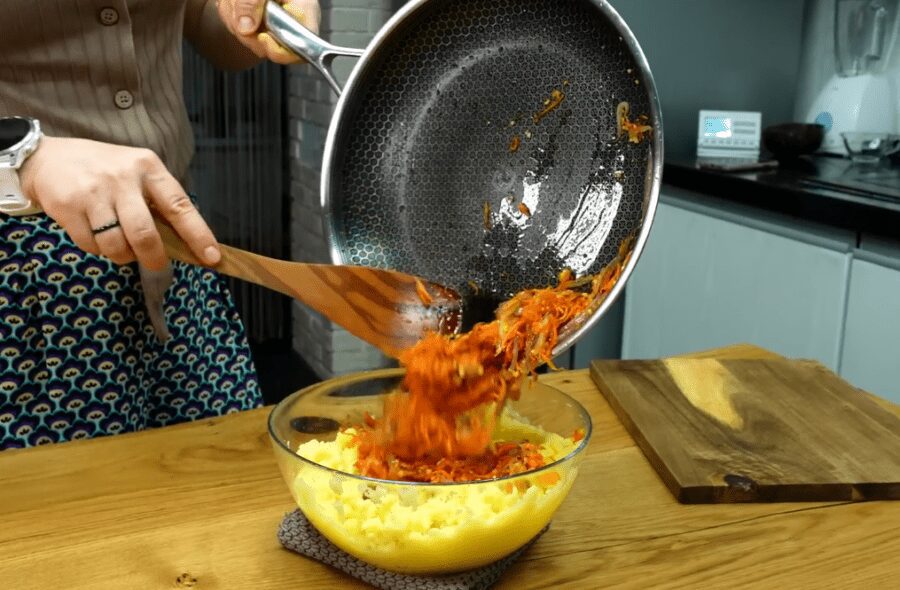 Рецепт ніжних картопляних зразів з твердим сиром